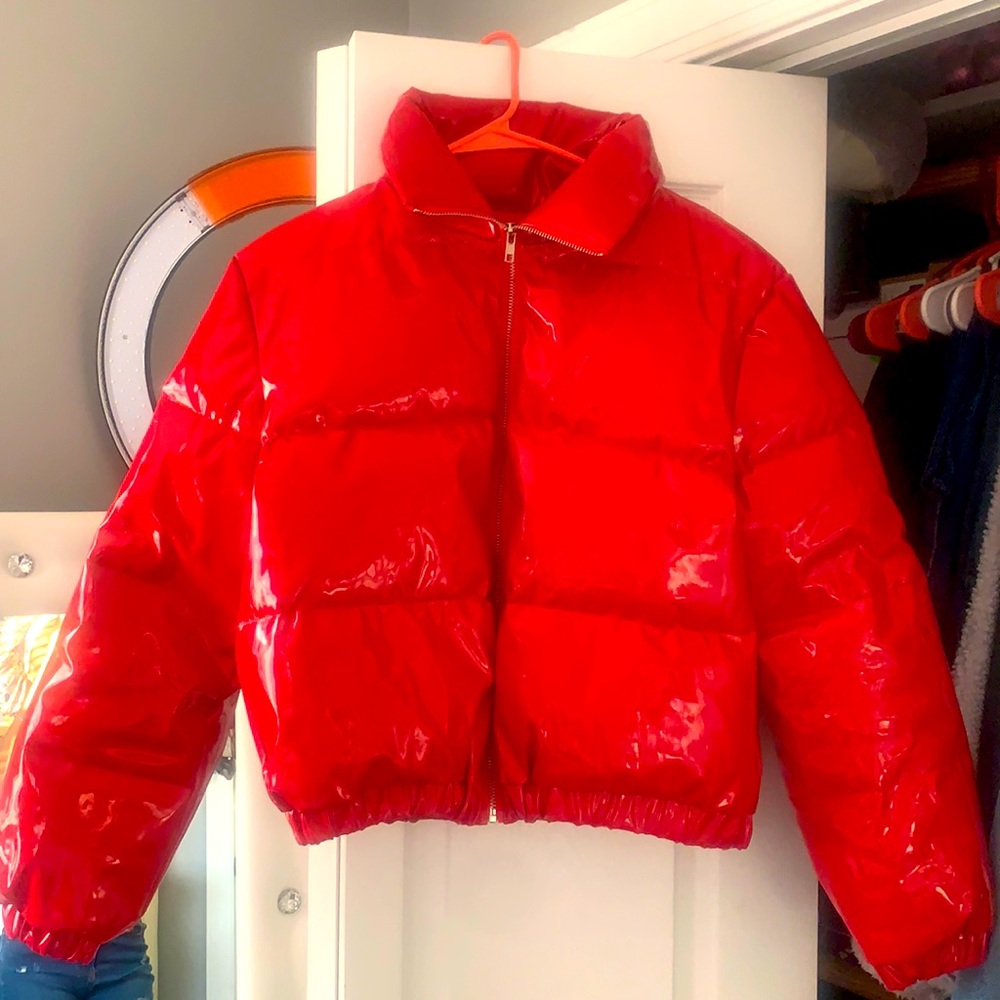 Medium Coat. It Was A Christmas Present, I Wear A Small And Is 120 Pounds.